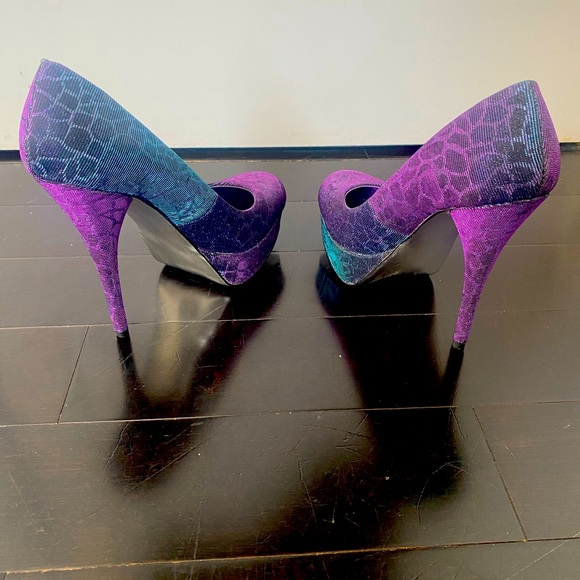 Metallic, Barbie Heels, Women’s Size 10, Shines Purple then Blue Iridescent - Picture 4 of 8